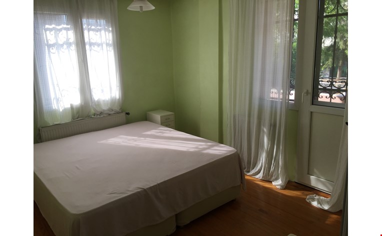 Evka3 Bornovada Bayan ogrencicalisana kiralik odalar İzmir