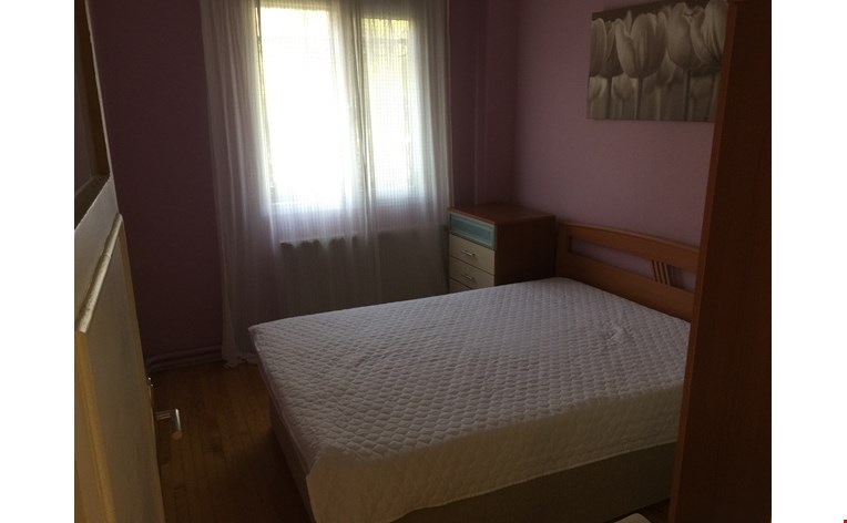 Evka3 Bornovada Bayan ogrencicalisana kiralik odalar İzmir