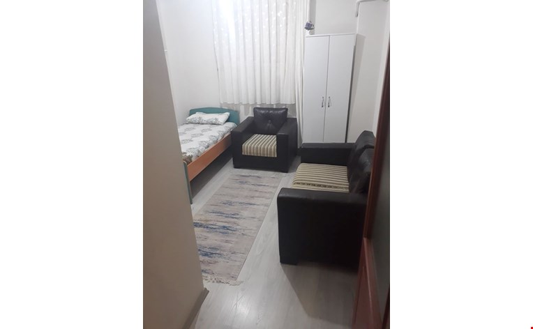 Ataköy/Şirinevlerde bulunan evime kadın,erkek farketmez arkdaş arıyorum