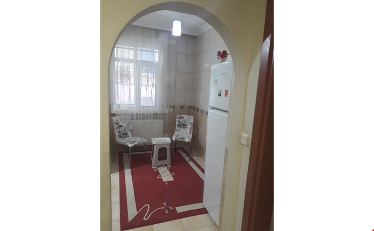 Ataköy/Şirinevlerde bulunan evime kadın,erkek farketmez arkdaş arıyorum