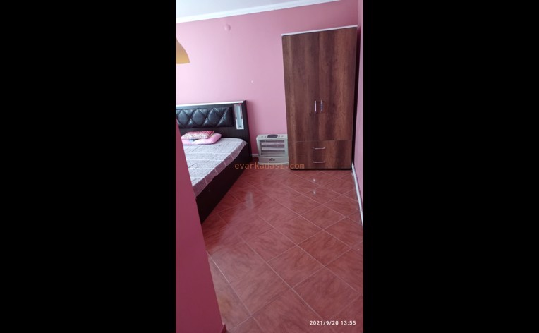 isa s izmir bornova ev arkadasi ariyor ve 750 tl kira istiyor