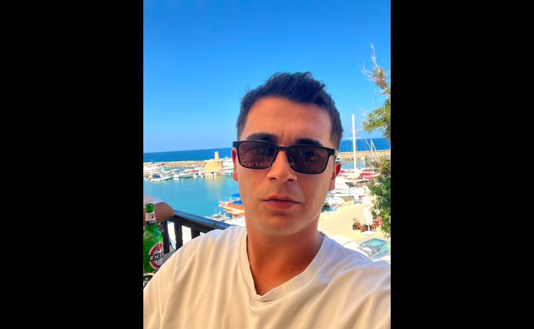 Sezgin Samet Yüksel İstanbul kalacak yer arıyor. 15.000 TL kira ödeyebilir, Kadıköy — fotoğraf 1/1