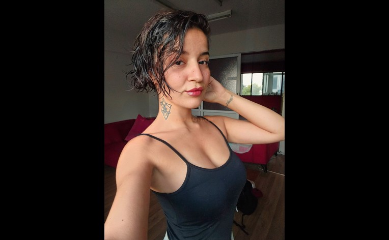 Melike Zengin İzmir kalacak yer arıyor. 15.000 TL kira ödeyebilir, Bayraklı — fotoğraf 1/1