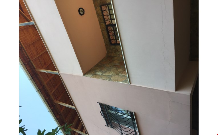 Evka3 Bornovada Bayan ogrencicalisana kiralik odalar İzmir