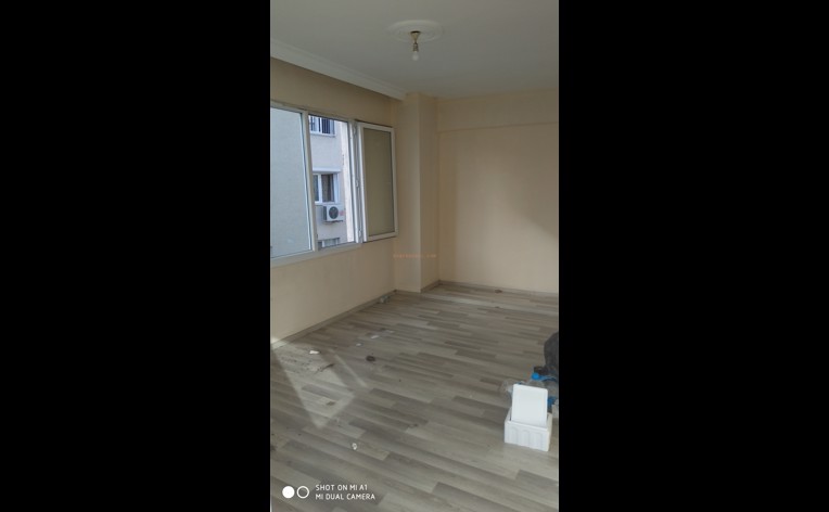 Bornova küçükparktaki evime kadın ev arkadaşı arıyorum İzmir