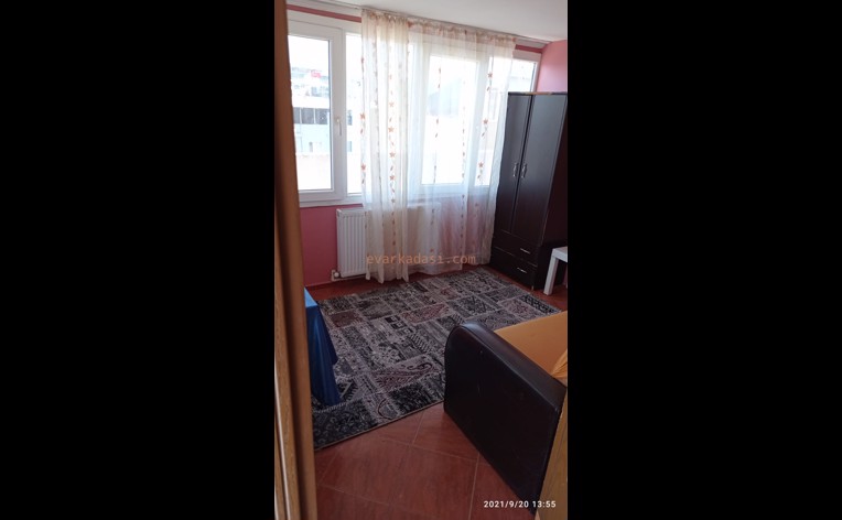 isa s izmir bornova ev arkadasi ariyor ve 750 tl kira istiyor